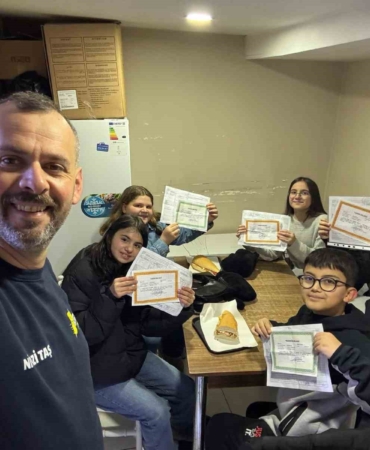 Takdir ve teşekkür belgesi getiren dönerle döndü