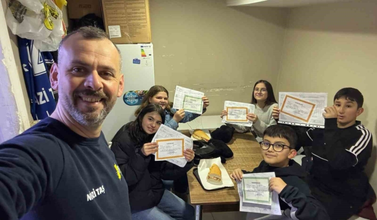 Takdir ve teşekkür belgesi getiren dönerle döndü