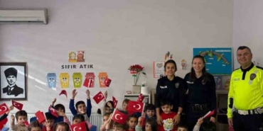 Balıkesir’de polisler miniklere trafik eğitimi verdi