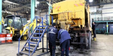 İş makinelerinin bakımı belediye atölyesinde yapılıyor