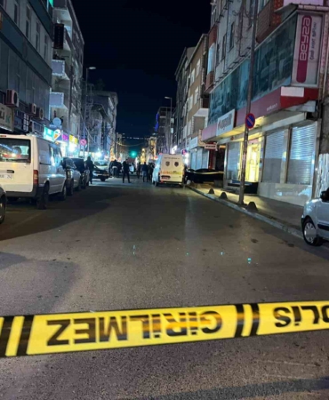 Küçükçekmece’de sokak ortasında silahlı saldırı: 2 ölü, 1 yaralı
