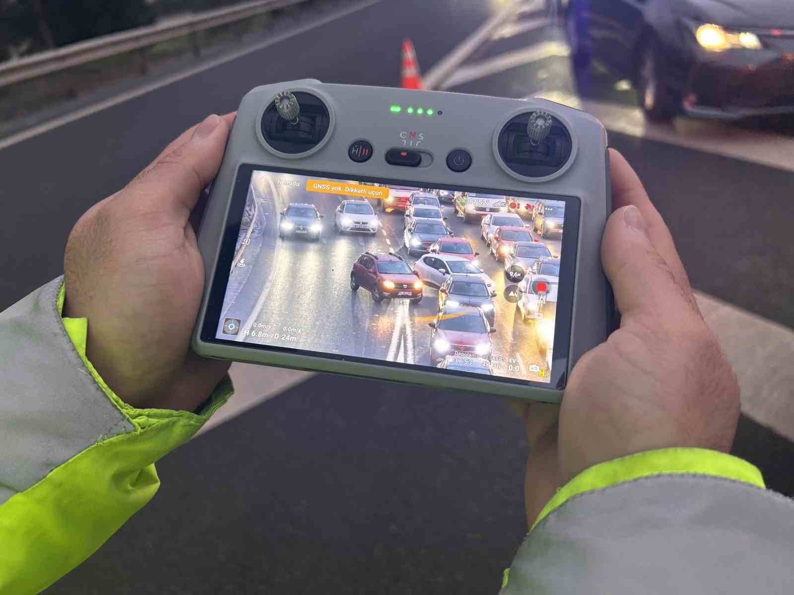 Ümraniye’de dron destekli denetimlerde 12 araca 14 bin TL ceza kesildi