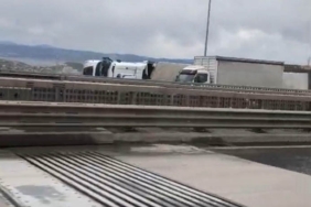 Kuzey Marmara Otoyolu’nda şiddetli fırtına: 2 tır devrildi