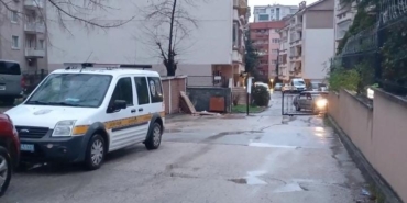 Eşi tarafından darp edilen kadın çocuğu ile birlikte camiye böyle sığındı