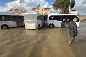 Deniz taştı, caddeler göle döndü