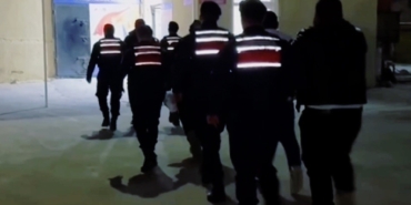 Çanakkale’de göçmen kaçakçılığı operasyonu: 4 organizatör ve 25 kaçak göçmen yakalandı