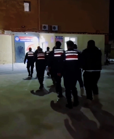 Çanakkale’de göçmen kaçakçılığı operasyonu: 4 organizatör ve 25 kaçak göçmen yakalandı