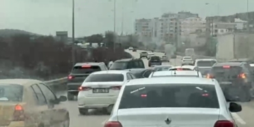 Otobanda tehlike...Ters yöne giren araç trafiği kilitledi