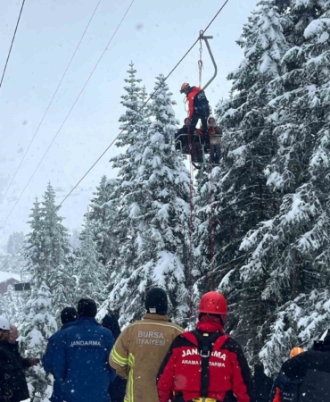Uludağ’da telesiyej arızası: Mahsur kalan tüm tatilciler kurtarıldı
