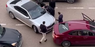 Bursa’da düğün konvoyunda gerginlik