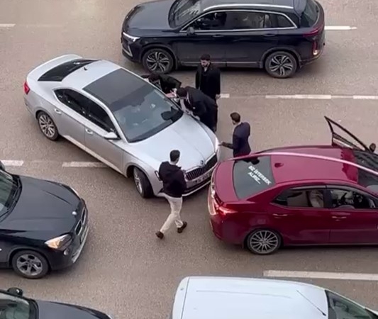 Bursa’da düğün konvoyunda gerginlik