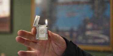 Servet değerindeki çakmaklar görenlerin ilgisini çekiyor