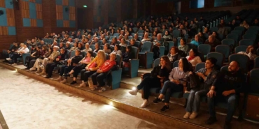 Esenyurt’ta tiyatro dolu bir sezon: Her ay 3 oyun sahnelendi