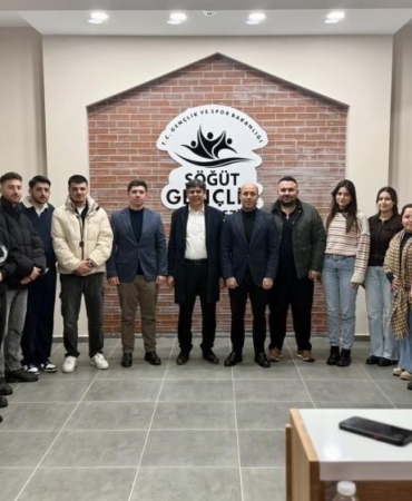 Başkan Durgut gençlerle Gençlik Merkezi’nde buluştu