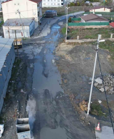 Arnavutköy’de İSKİ çalışması yarım kaldı: Mahalleli çileden çıktı