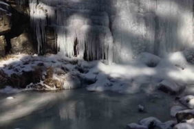 Kaz Dağları’nda görsel şölen; -12 derecede donan şelale büyüledi