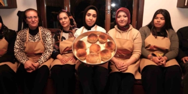 Osmangazi’de kandil akşamında 600 yıllık ’bereket’ ekmeği pişirildi