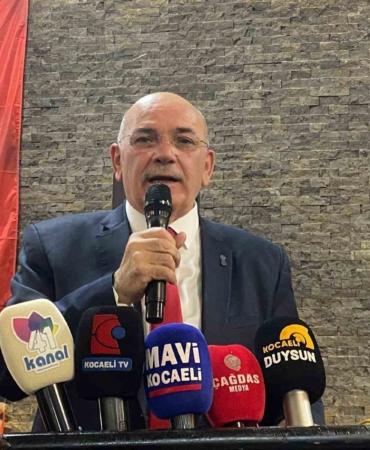 Kocaeli Esnaf ve Sanatkarlar Odası’nda Kadir Durmuş güven tazeledi