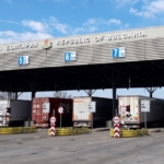 Türkiye’ye gelmek isteyen tırlardaki 85 bin euro ve 426 gram altın komşuya takıldı