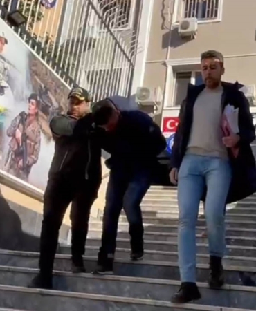 Fatih’te 3 kişinin çantasını çalan hırsız kamerada