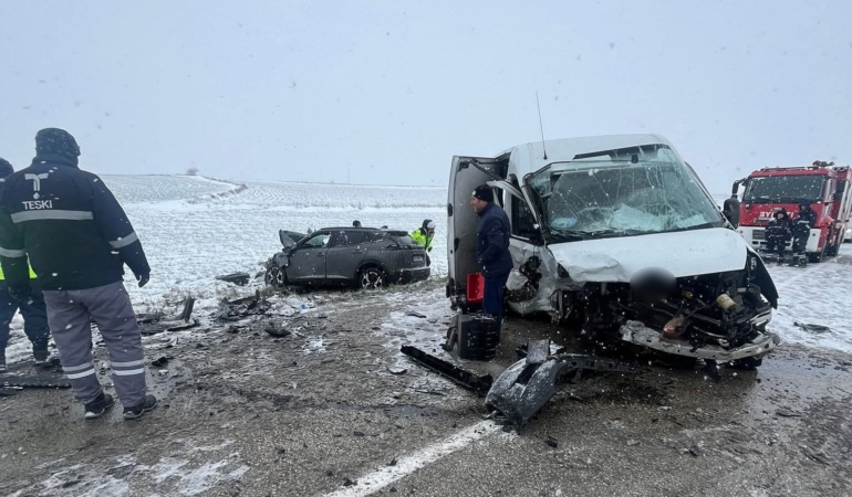 Tekirdağ’da otomobille kamyonet çarpıştı: 1 ölü, 3 yaralı