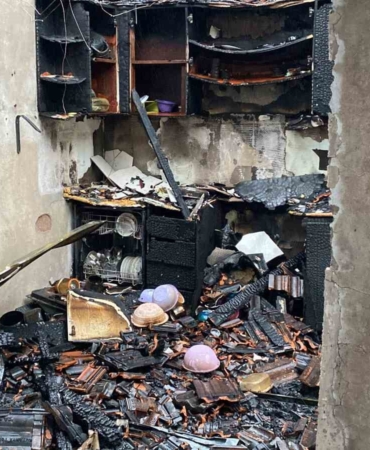 Kocaeli’yi fırtına vurdu: Evlerin çatıları uçtu, vatandaş tenteyle birlikte savruldu