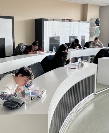 Öğrenci ve velileri sınav heyecanı sardı