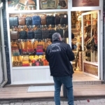 Edirne’de şüpheli rahat tavırlarıyla 3 iş yerini soydu