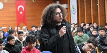 Başkan Vekili Karadeniz, "Gençlik Kampları" programında öğrencilerin sorularını yanıtladı