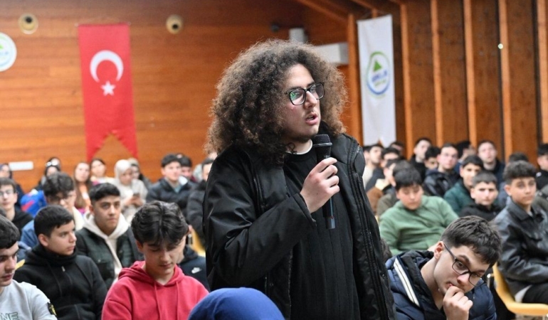 Başkan Vekili Karadeniz, "Gençlik Kampları" programında öğrencilerin sorularını yanıtladı