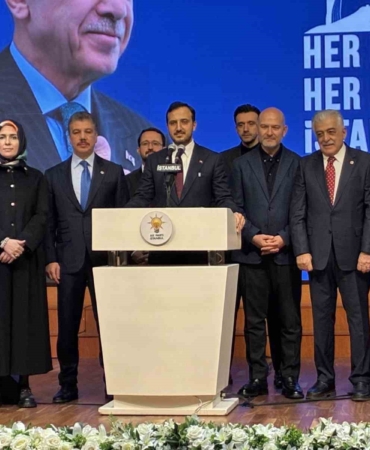 AK Parti İstanbul İl Başkanı Özdemir: "Billboard çalışmamız, İstanbul’un 7 yıllık kayıp zamanının belgesidir"