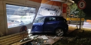 Silivri’de akollü sürücü kantar binasına çarptı: 1 ölü