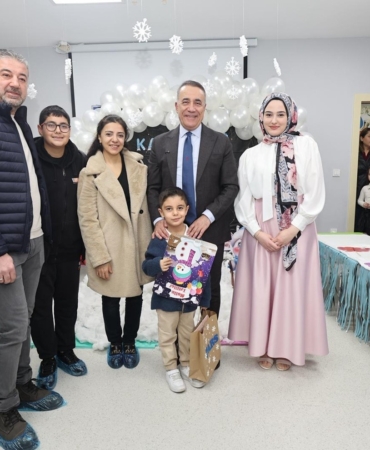 Başkan Dursun çocukların karne heyecanını paylaştı