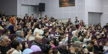 Kartepe’de çocuklar "Karlar Diyarı" oyunuyla eğlendi