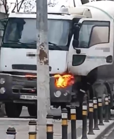 Beton kamyonu alev aldı, esnaf güçlükle söndürebildi