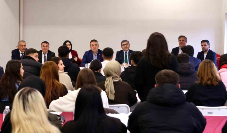 Vali Sözer Gölpazarı MYO’da öğrencilerle bir araya geldi