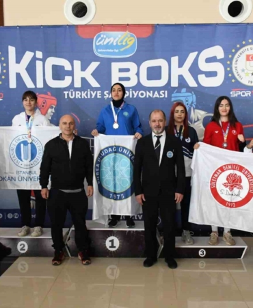 BUÜ’lü kick boksçulardan madalya başarısı