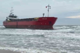 Tekirdağ’da karaya oturan gemi 3 gündür bekleyişini sürdürüyor