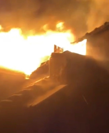 Gönen’de ev yangını: Çatı alevlere teslim oldu