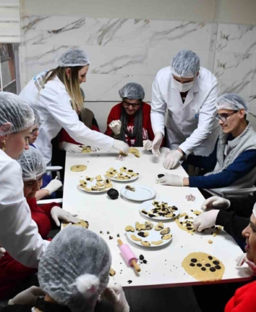 Mola Evi’nde, özel öğrenciler birlikte börek ve kurabiye yaptı