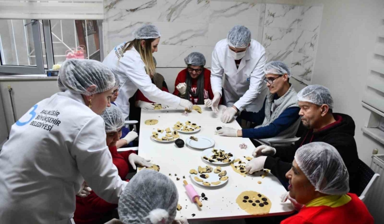 Mola Evi’nde, özel öğrenciler birlikte börek ve kurabiye yaptı