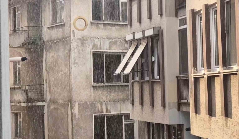 Tekirdağ’da doluyla karışık yağış