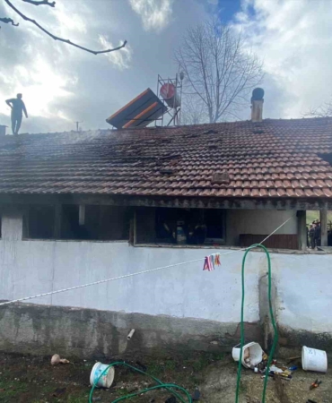 Tek yaşayan adamın evi küle döndü