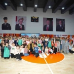 Ümraniye Belediye Başkanı Yıldırım teneffüste öğrencilerin sevincine ortak oldu