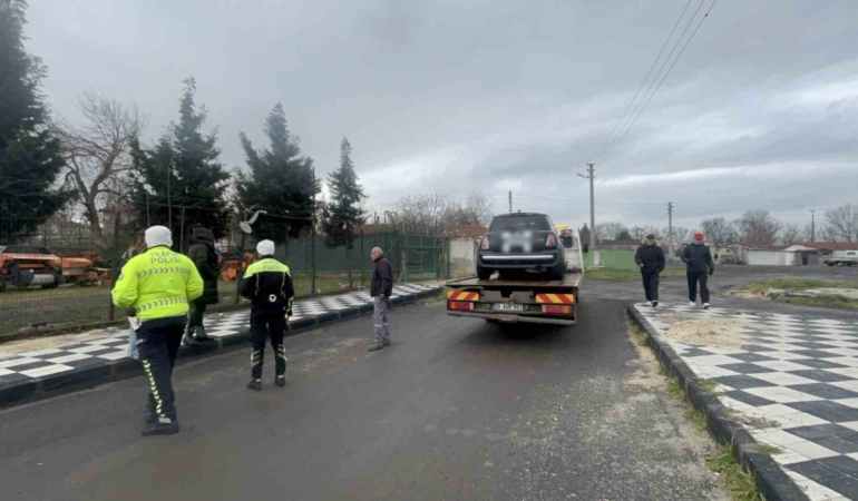 Çorlu’da abart egzozlu otomobile ceza kesildi