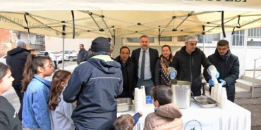 Osmangazi’de cuma bereketi vatandaşlarla paylaşıldı