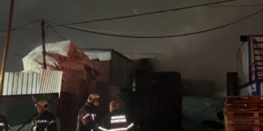 Kocaeli’de palet deposunda yangın