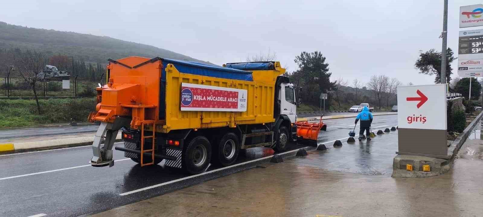 Sancaktepe Belediyesi ekiplerinden kışla mücadele çalışmalarında 24 esaslı mücadele