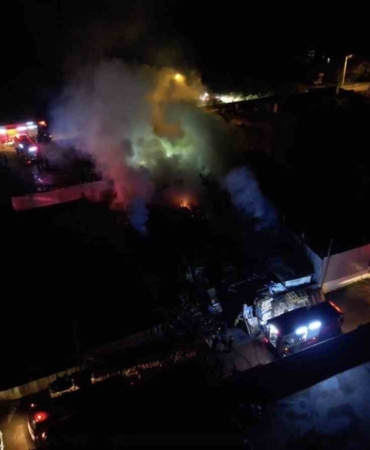 Bursa’da ahşap palet fabrikasındaki yangın kontrol altına alındı