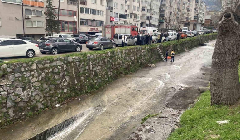 Bursa’da dereye düşen şahıs hayatını kaybetti